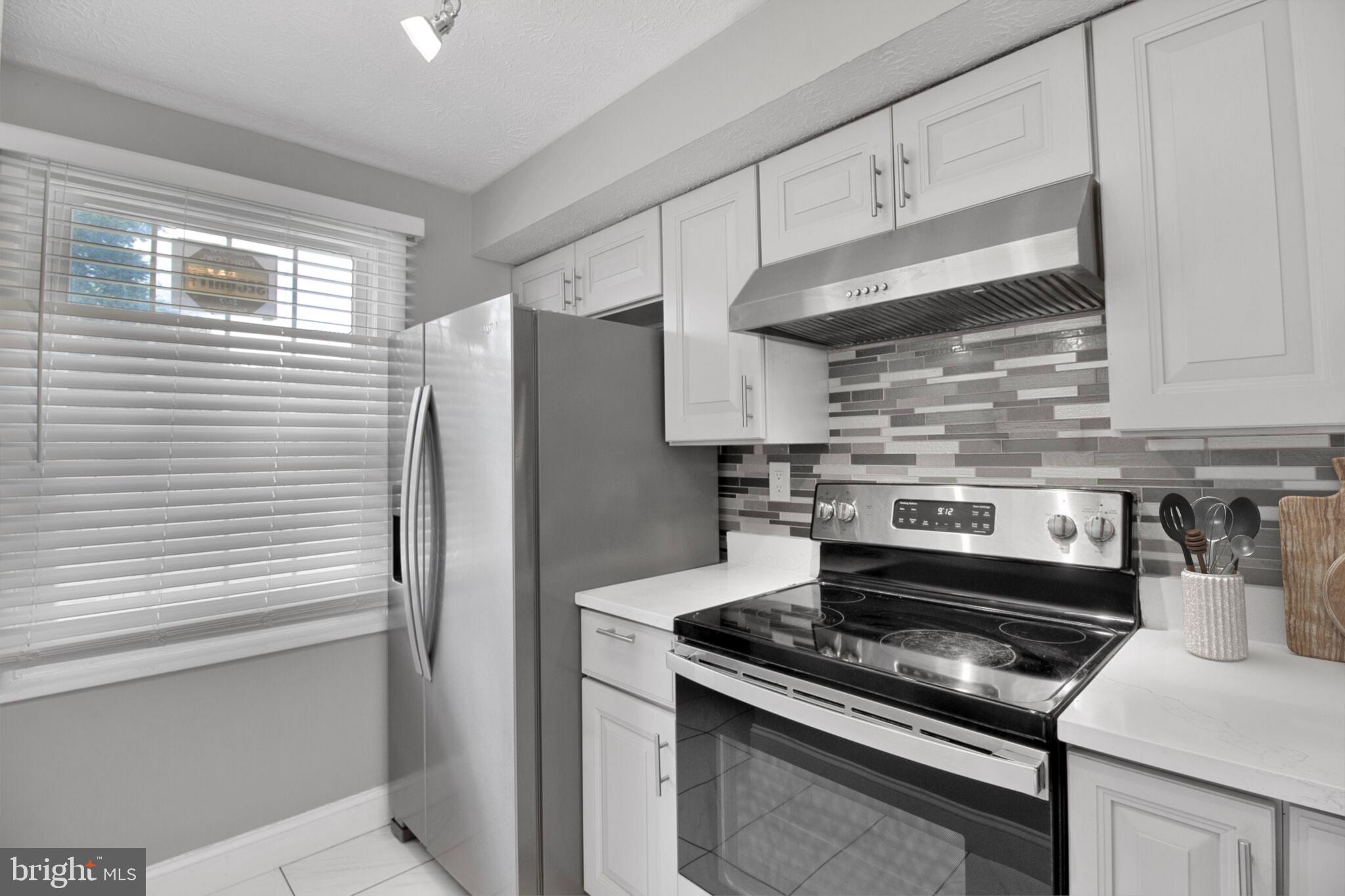 1456 Farmcrest Way Silver Spring, MD 20905 - Photo 3 of 24 a kitchen with a stove and a refrigerator