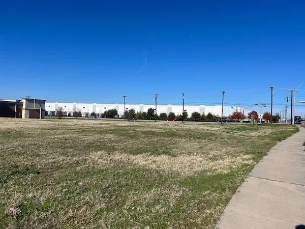 $2,900,000 | 2600 West Wintergreen Road, Lancaster, TX 75134