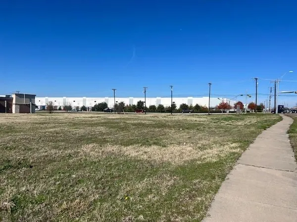 $2,900,000 | 2600 West Wintergreen Road, Lancaster, TX 75134