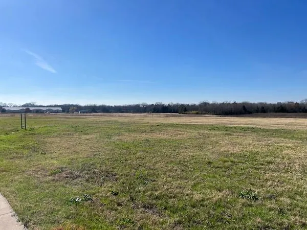 $2,900,000 | 2600 West Wintergreen Road, Lancaster, TX 75134