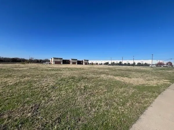 $2,900,000 | 2600 West Wintergreen Road, Lancaster, TX 75134