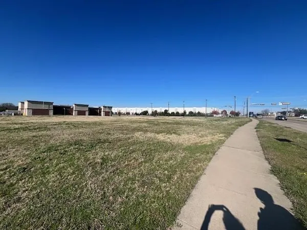 $2,900,000 | 2600 West Wintergreen Road, Lancaster, TX 75134