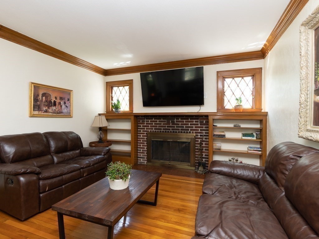 8 Wolcott Road Brookline, MA 02467 - Photo 11 of 37