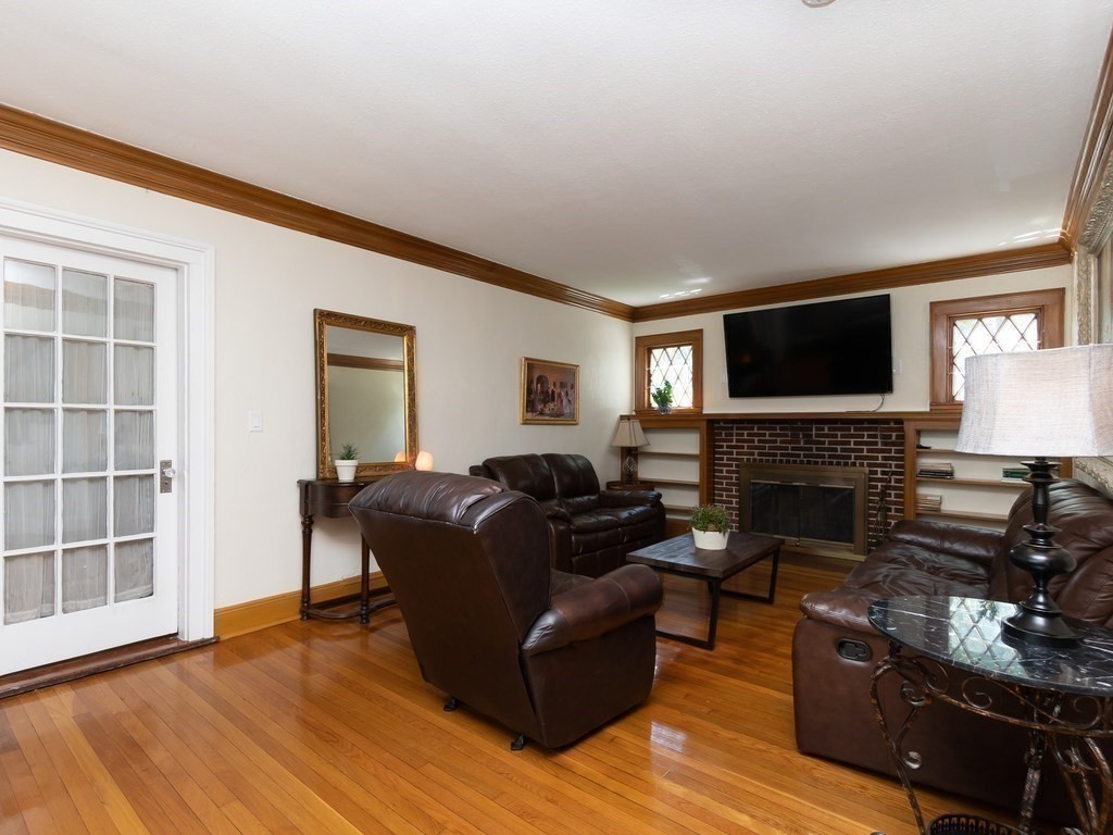 8 Wolcott Road Brookline, MA 02467 - Photo 12 of 37