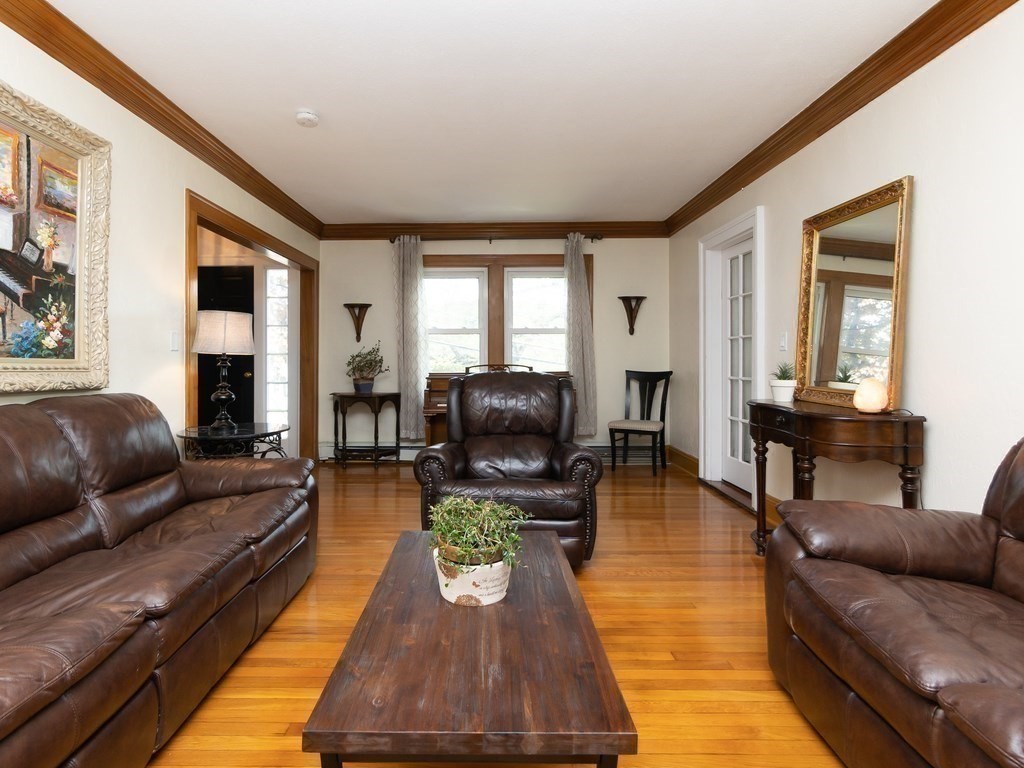 8 Wolcott Road Brookline, MA 02467 - Photo 13 of 37