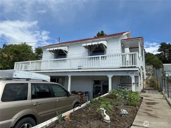 $239,500 | 12 Dewberry Avenue West, Omak, WA 98841