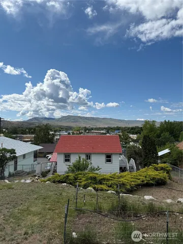 $239,500 | 12 Dewberry Avenue West, Omak, WA 98841