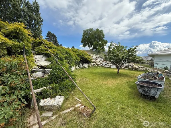 $239,500 | 12 Dewberry Avenue West, Omak, WA 98841