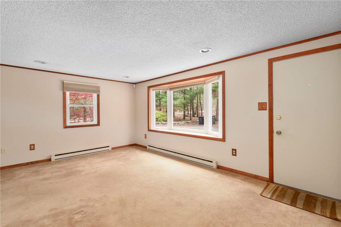 138 Read School House Road Coventry, RI 02816 - Photo 4 of 46