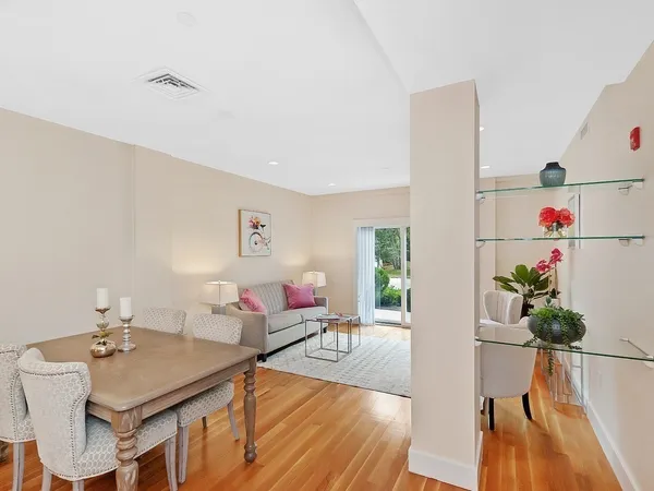 $899,900 | 321 Hammond Pond Parkway, Unit 106, Brookline, MA 02467