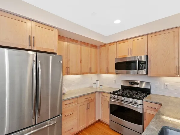 $899,900 | 321 Hammond Pond Parkway, Unit 106, Brookline, MA 02467