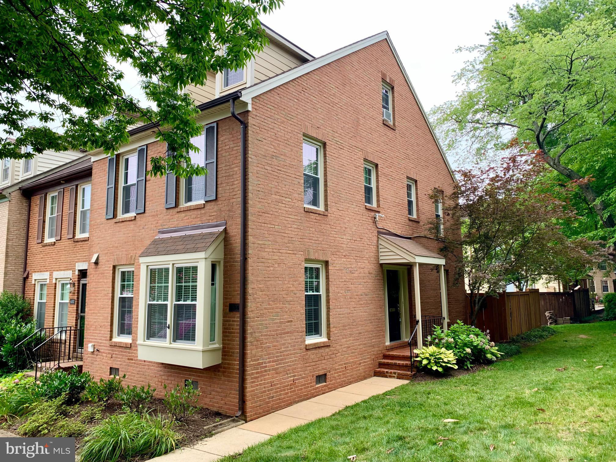 434 West Glebe Road Alexandria, VA 22305 - Photo 3 of 46 Lots of natural light