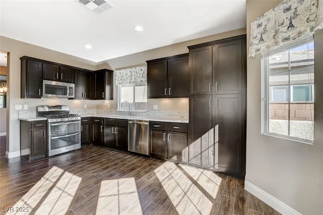 $2,300 | 108 Dela Cruz Avenue, North Las Vegas, NV 89031