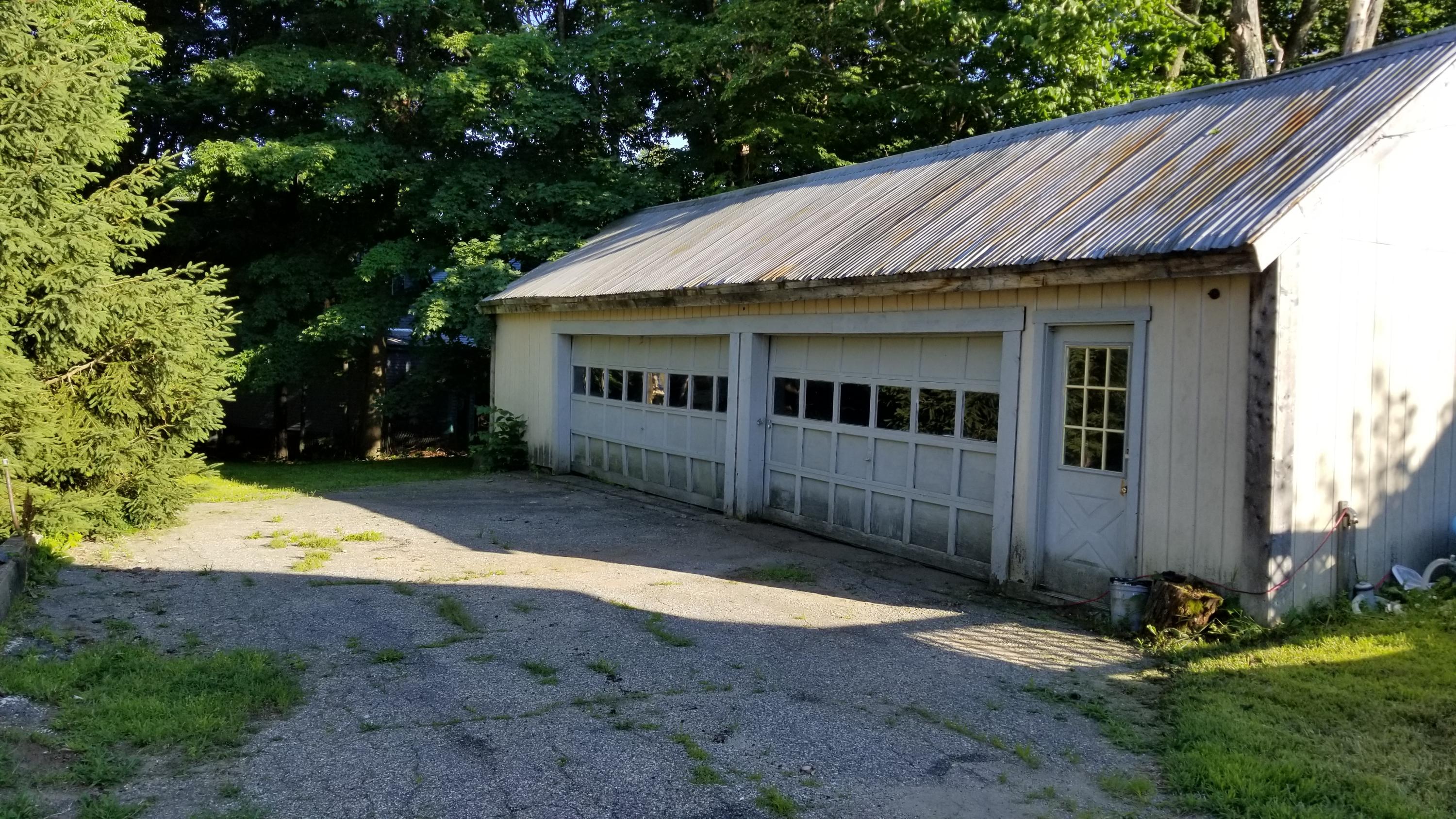 29 Mill Street Springvale, ME 04083 - Photo 4 of 23 3