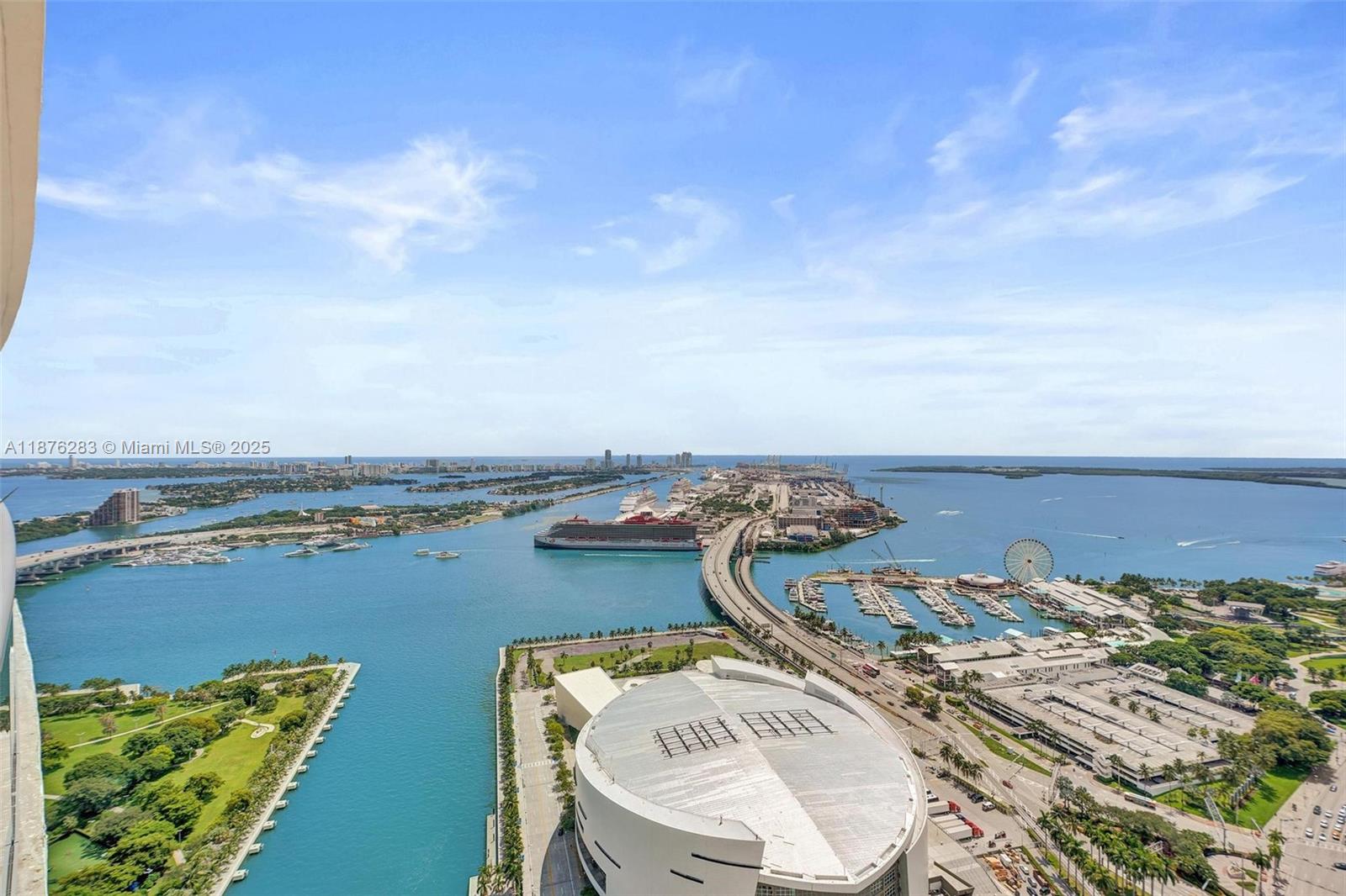 Spectacular panoramic views of Biscayne Bay, Bayfront Park, and the Miami Ferris Wheel — truly one of the best vantage points in all of Downtown.