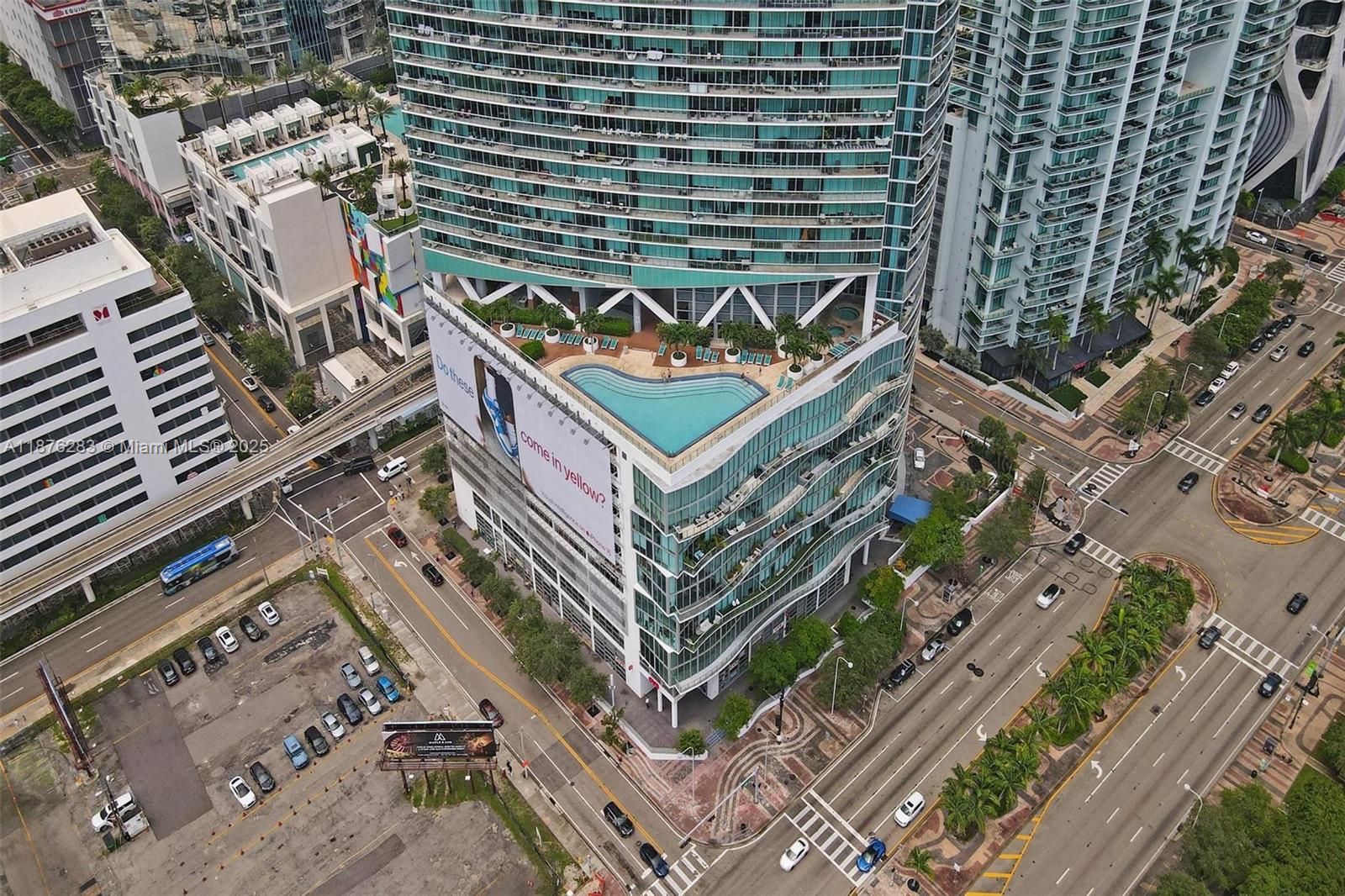 888 Biscayne Boulevard, Unit 5102 Miami, FL 33132 - Photo 14 of 34 a roof deck with a yard