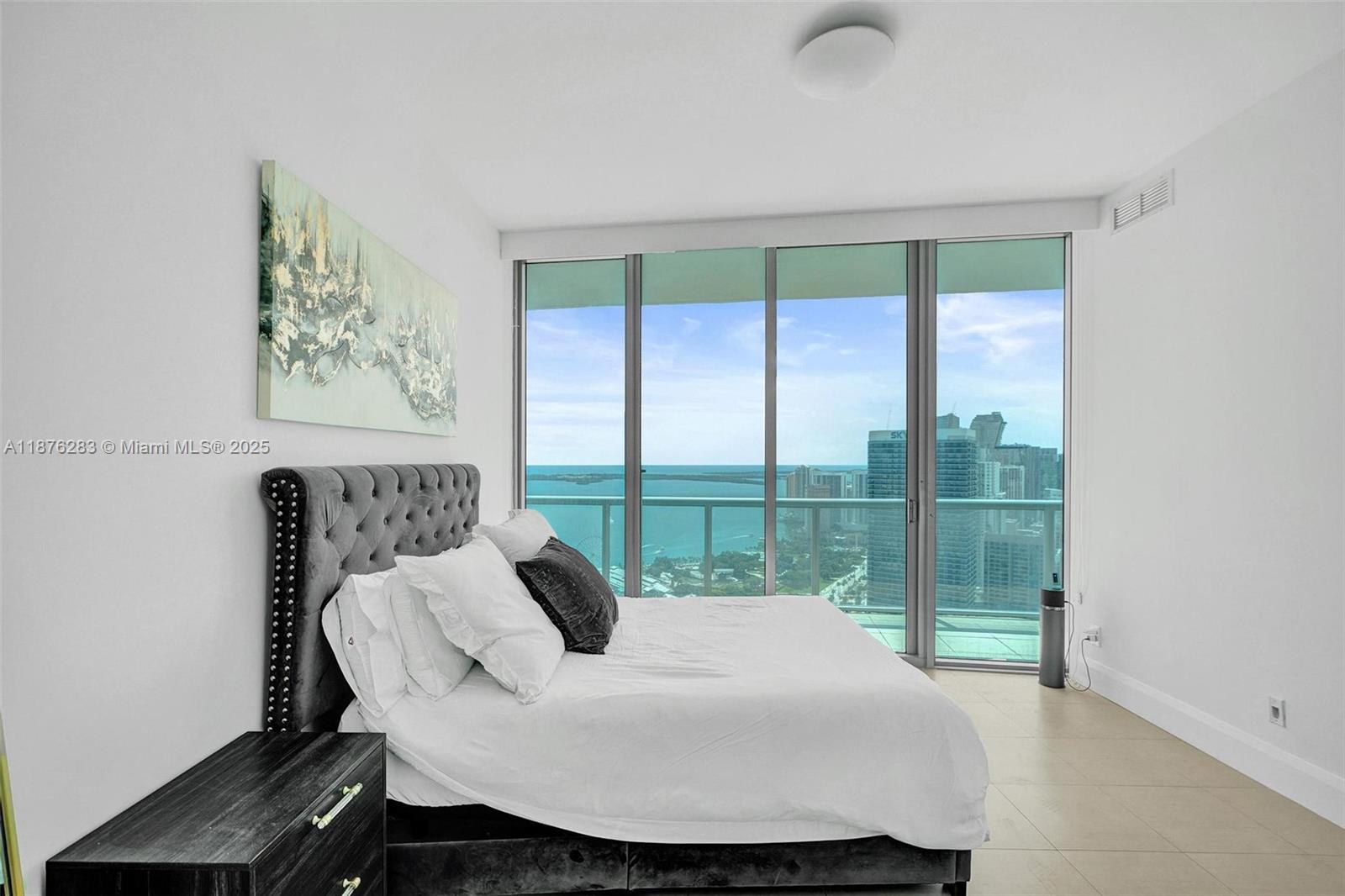 888 Biscayne Boulevard, Unit 5102 Miami, FL 33132 - Photo 9 of 34 a balcony with table and chairs