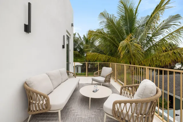 $5,095,000 | 800 Bond Way, Delray Beach, FL 33483