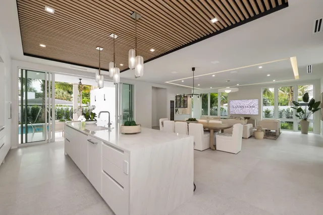 $5,095,000 | 800 Bond Way, Delray Beach, FL 33483