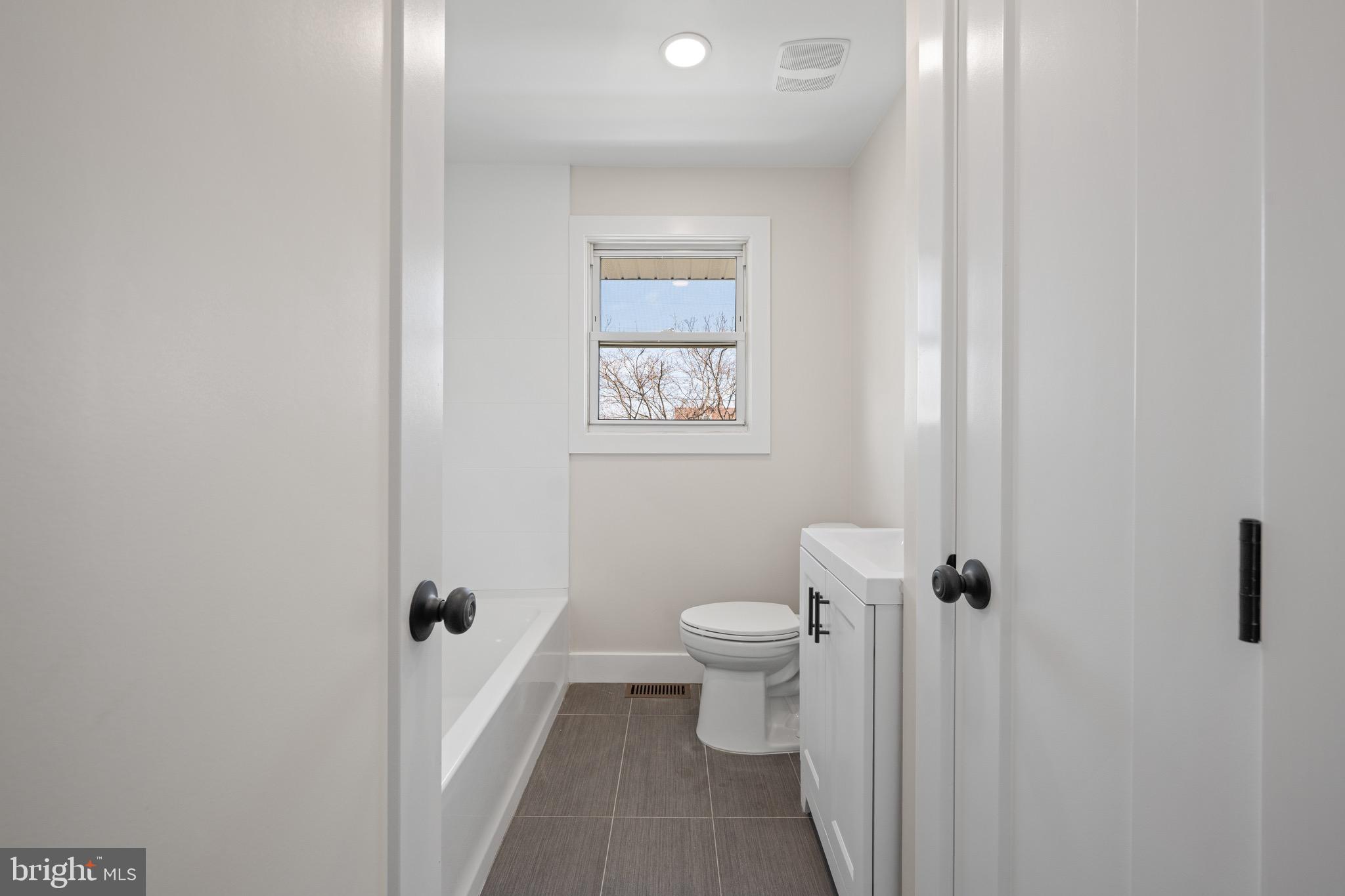 552 Allegheny Road Wenonah, NJ 08090 - Photo 17 of 31 Main level full bathroom