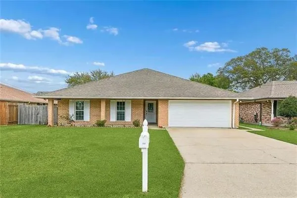 $2,122 | 402 Ave A, Belle Chasse, LA 70037