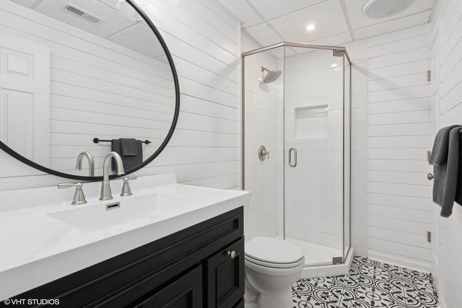N101 Pleasant Hill Road Wheaton, IL 60187 - Photo 17 of 29 a bathroom with a sink a toilet and shower