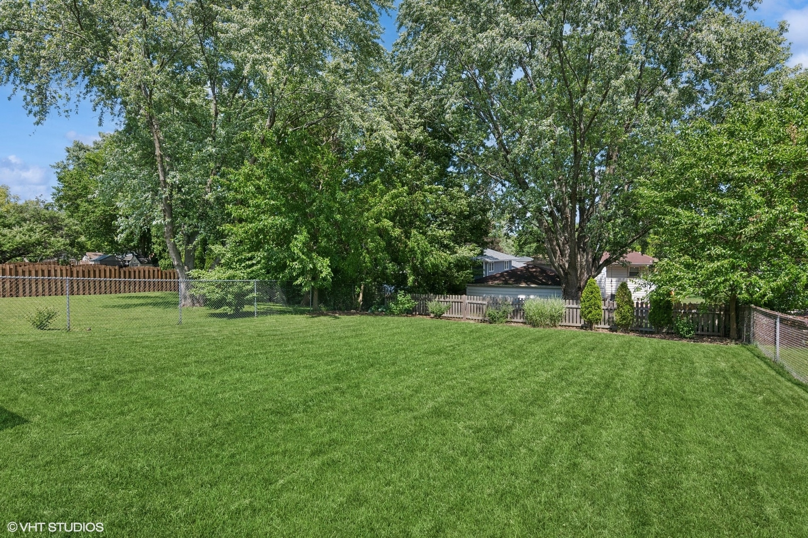 N101 Pleasant Hill Road Wheaton, IL 60187 - Photo 23 of 29 a view of a garden