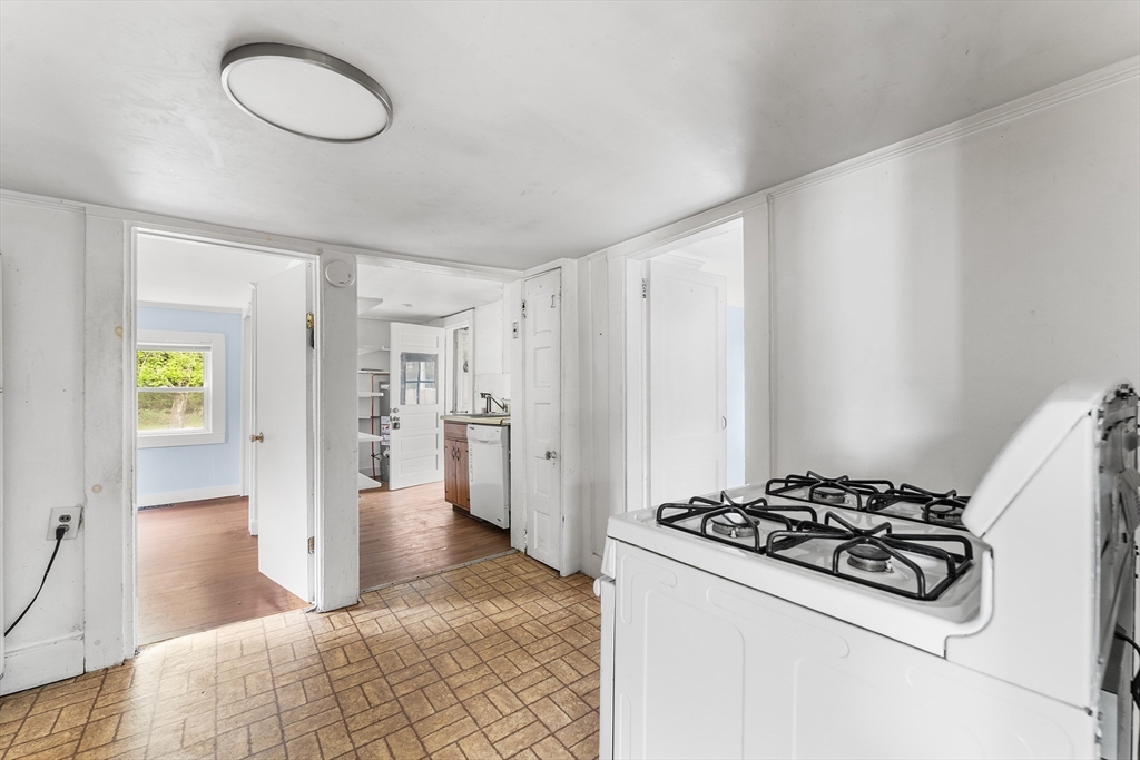 170 Wareham Road Marion, MA 02738 - Photo 11 of 30