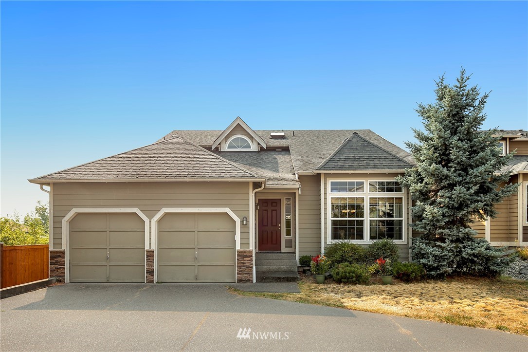 6827 Northeast 1st Place Renton, WA 98059 - Photo 1 of 25