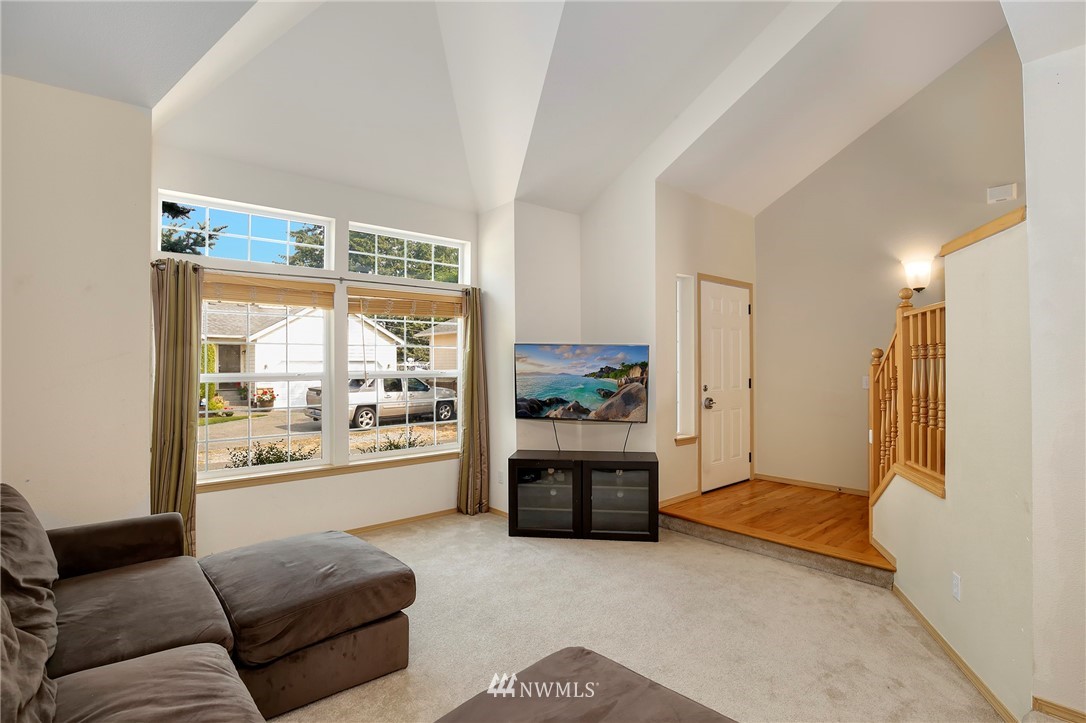 6827 Northeast 1st Place Renton, WA 98059 - Photo 4 of 25