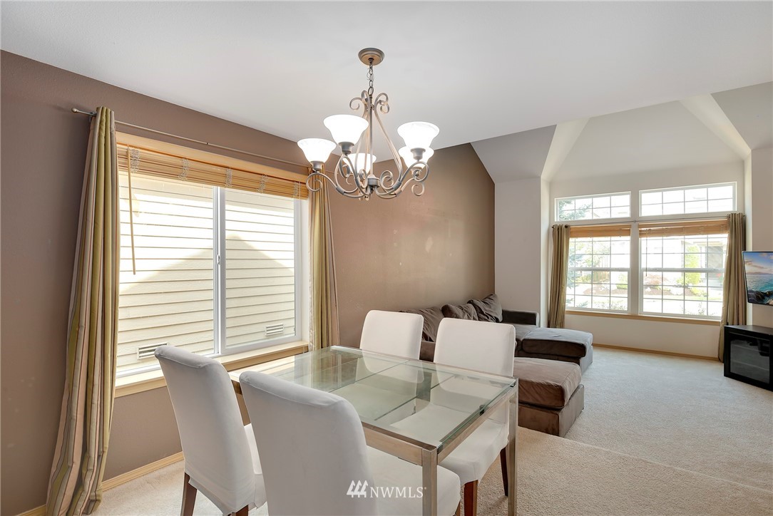6827 Northeast 1st Place Renton, WA 98059 - Photo 6 of 25