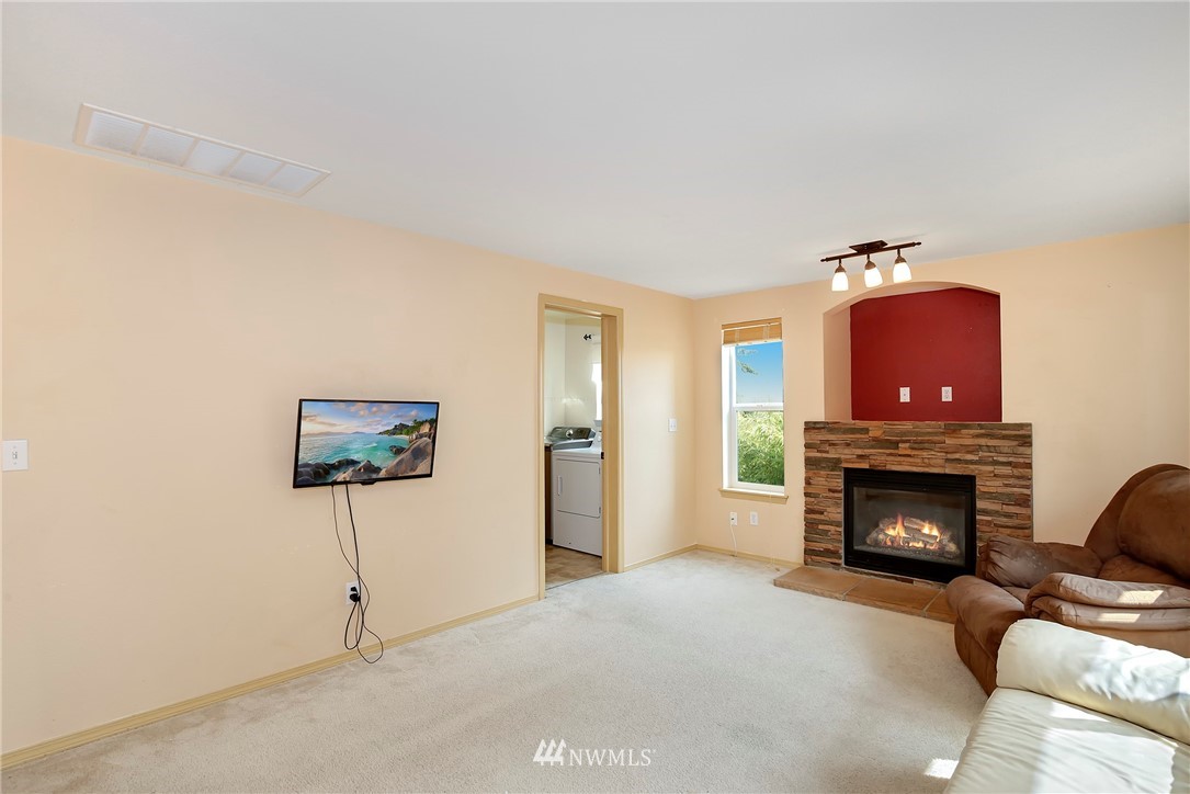 6827 Northeast 1st Place Renton, WA 98059 - Photo 10 of 25