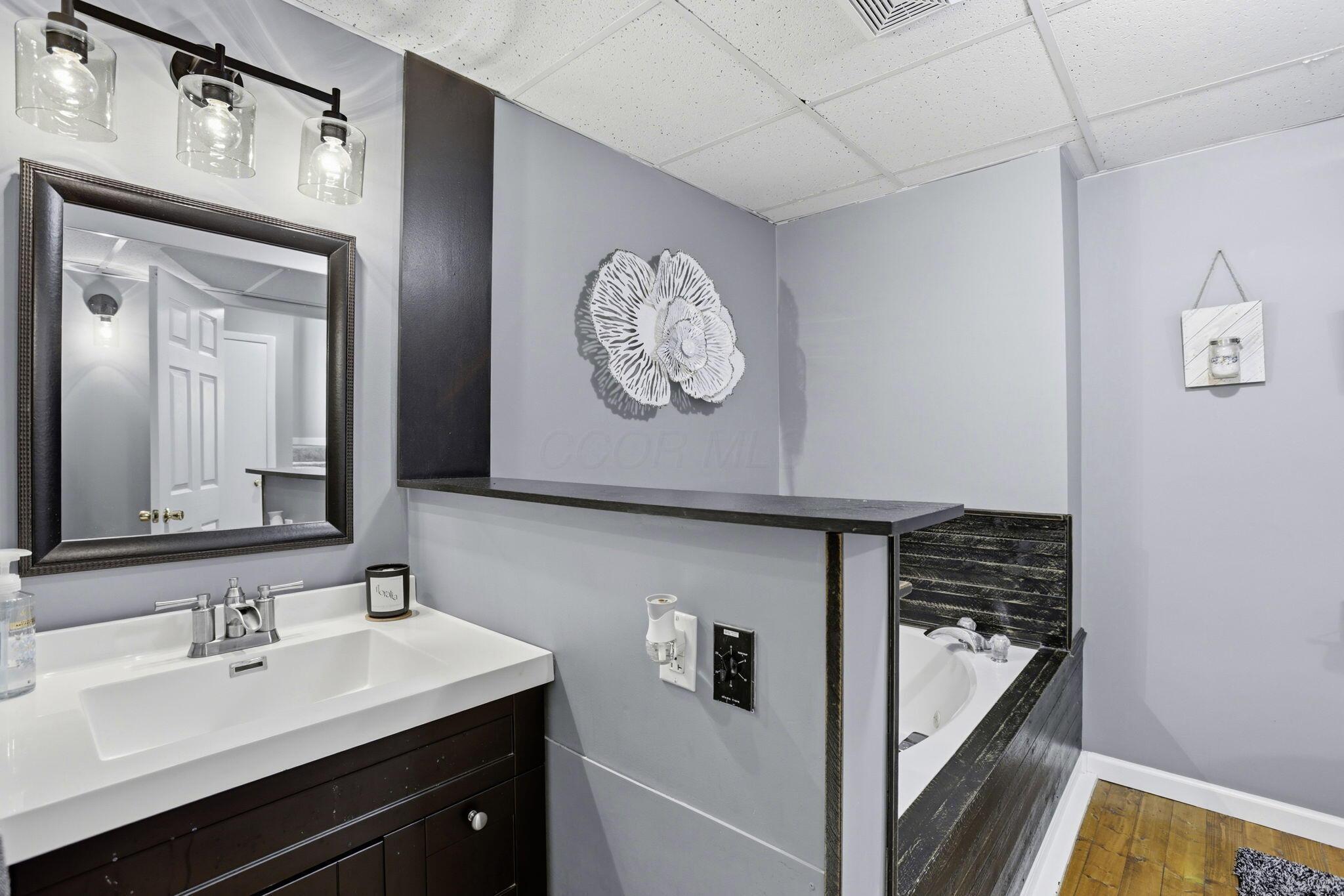 12830 New Delaware Road Mount Vernon, OH 43050 - Photo 15 of 47 Full Bath Level 1