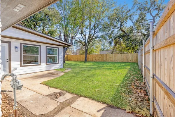 $3,000 | 9603 Emnora Lane, Houston, TX 77080