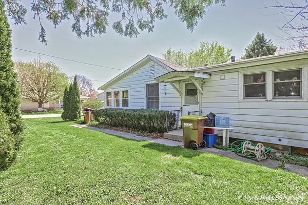 $199,899 | 305 Blanchard Street, Harvard, IL 60033