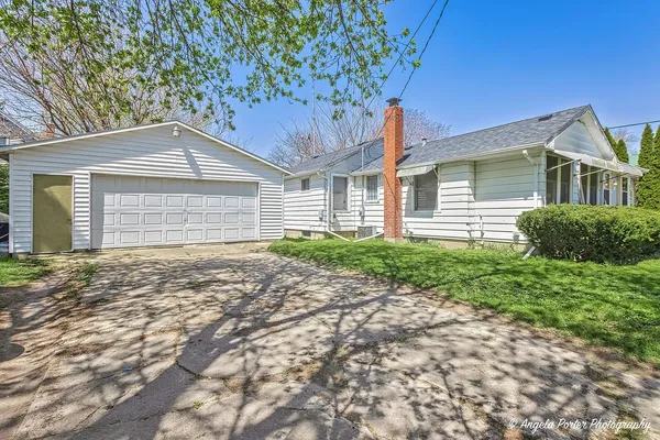 $199,899 | 305 Blanchard Street, Harvard, IL 60033