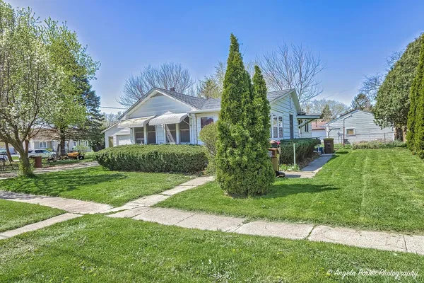 $199,899 | 305 Blanchard Street, Harvard, IL 60033