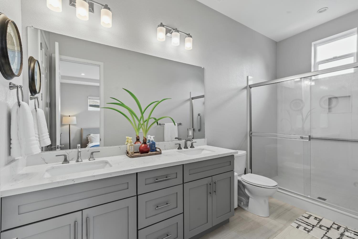 1480 Longship Lane Santa Rosa, CA 95401 - Photo 17 of 32 Primary Bath