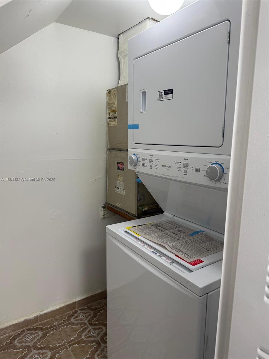 1255 West 53rd Street, Unit 202 Hialeah, FL 33012 - Photo 7 of 11 a utility room with dryer and washer
