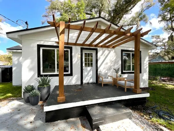 a view of house with outdoor seating space