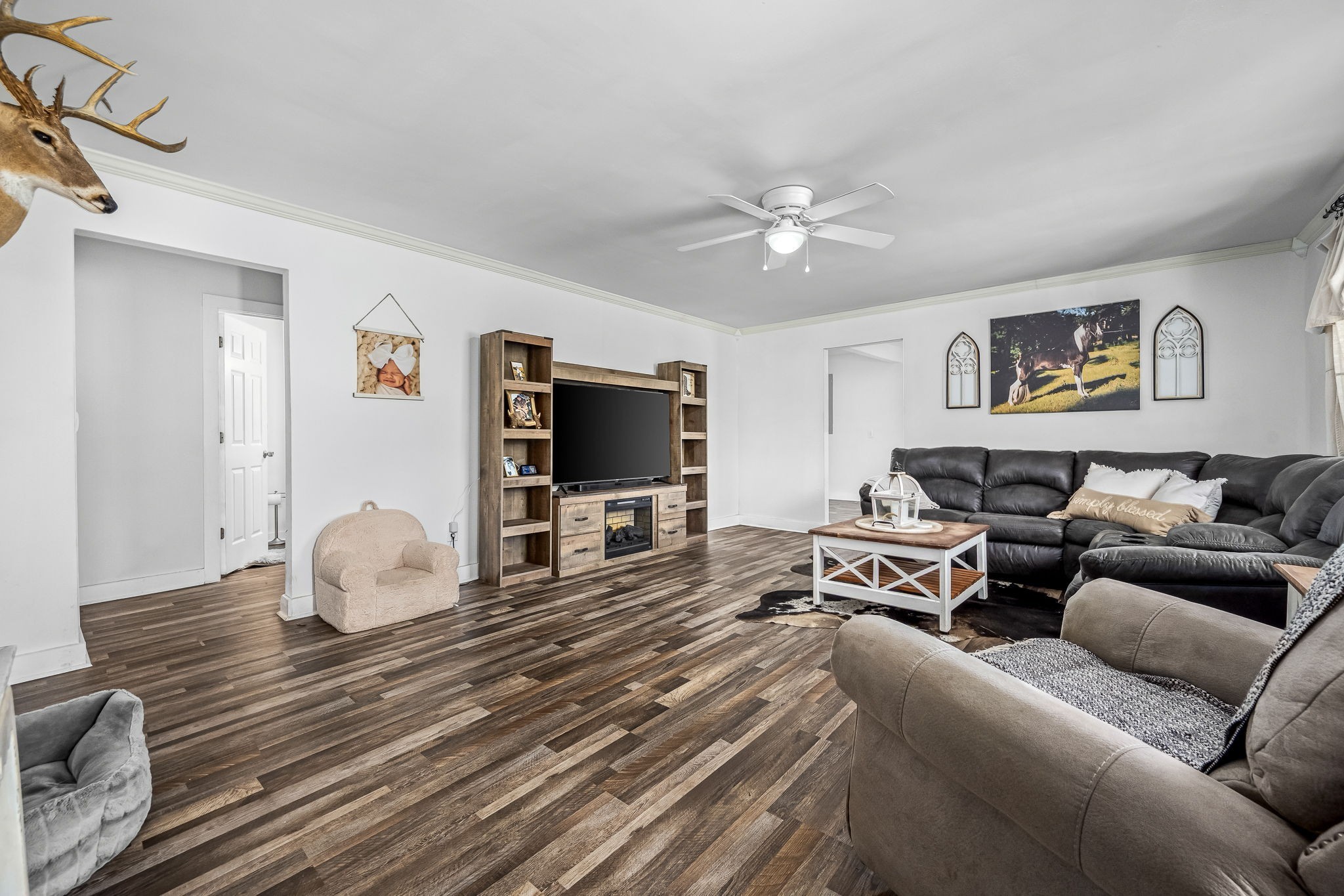 620 Maple Bend Road Winchester, TN 37398 - Photo 12 of 68 a living room with furniture and a flat screen tv