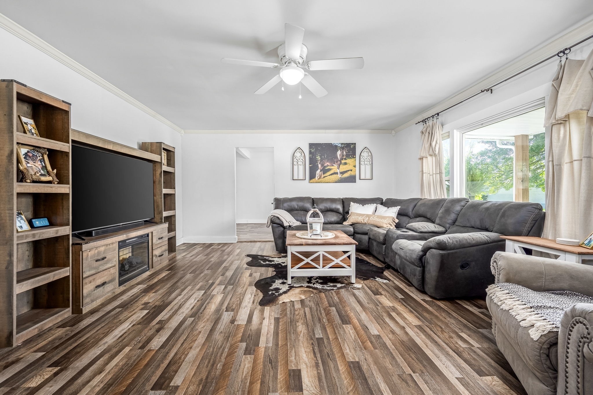 620 Maple Bend Road Winchester, TN 37398 - Photo 13 of 68 a living room with furniture and a flat screen tv