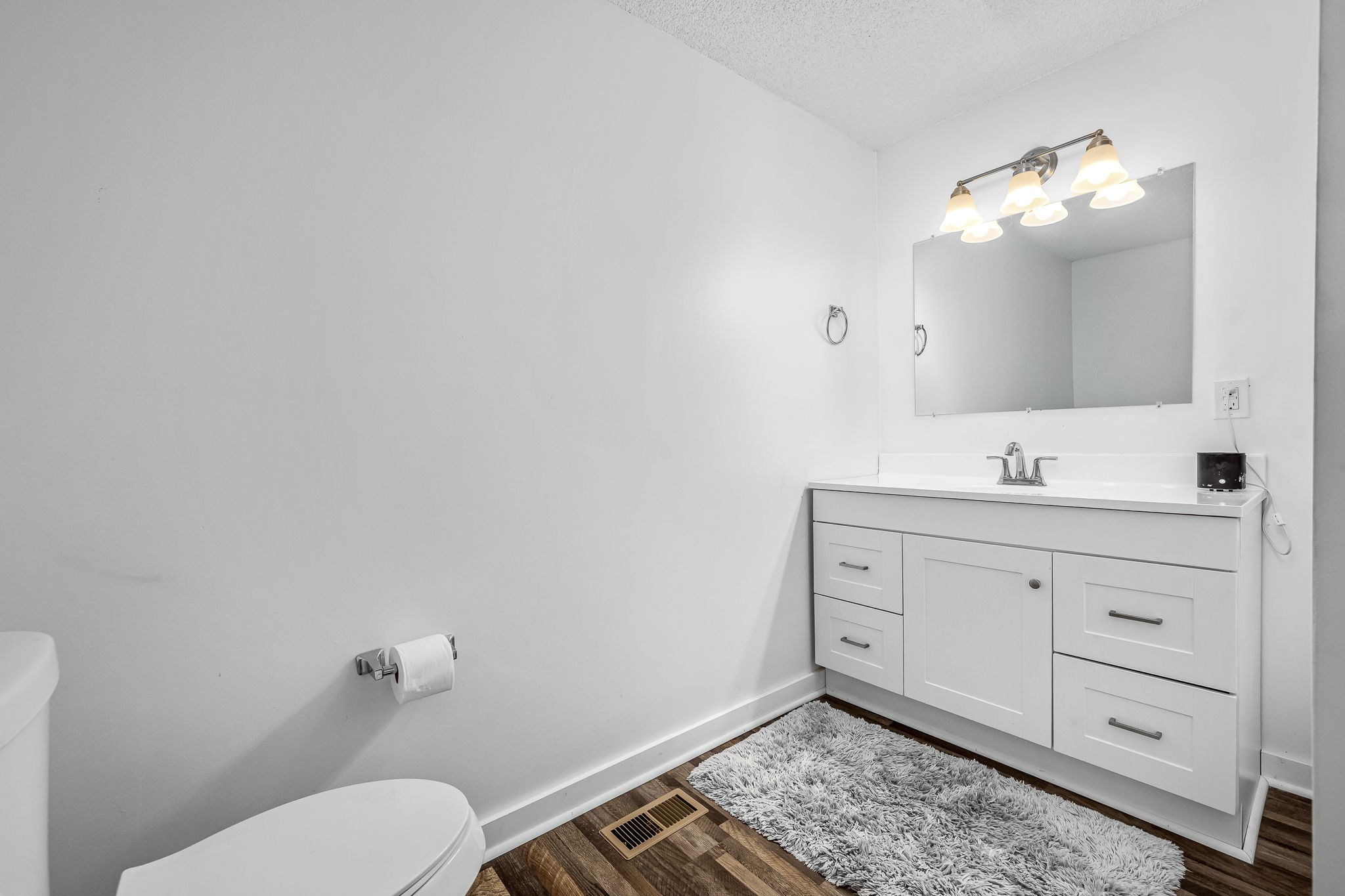 620 Maple Bend Road Winchester, TN 37398 - Photo 25 of 68 a spacious bathroom with a toilet sink and mirror