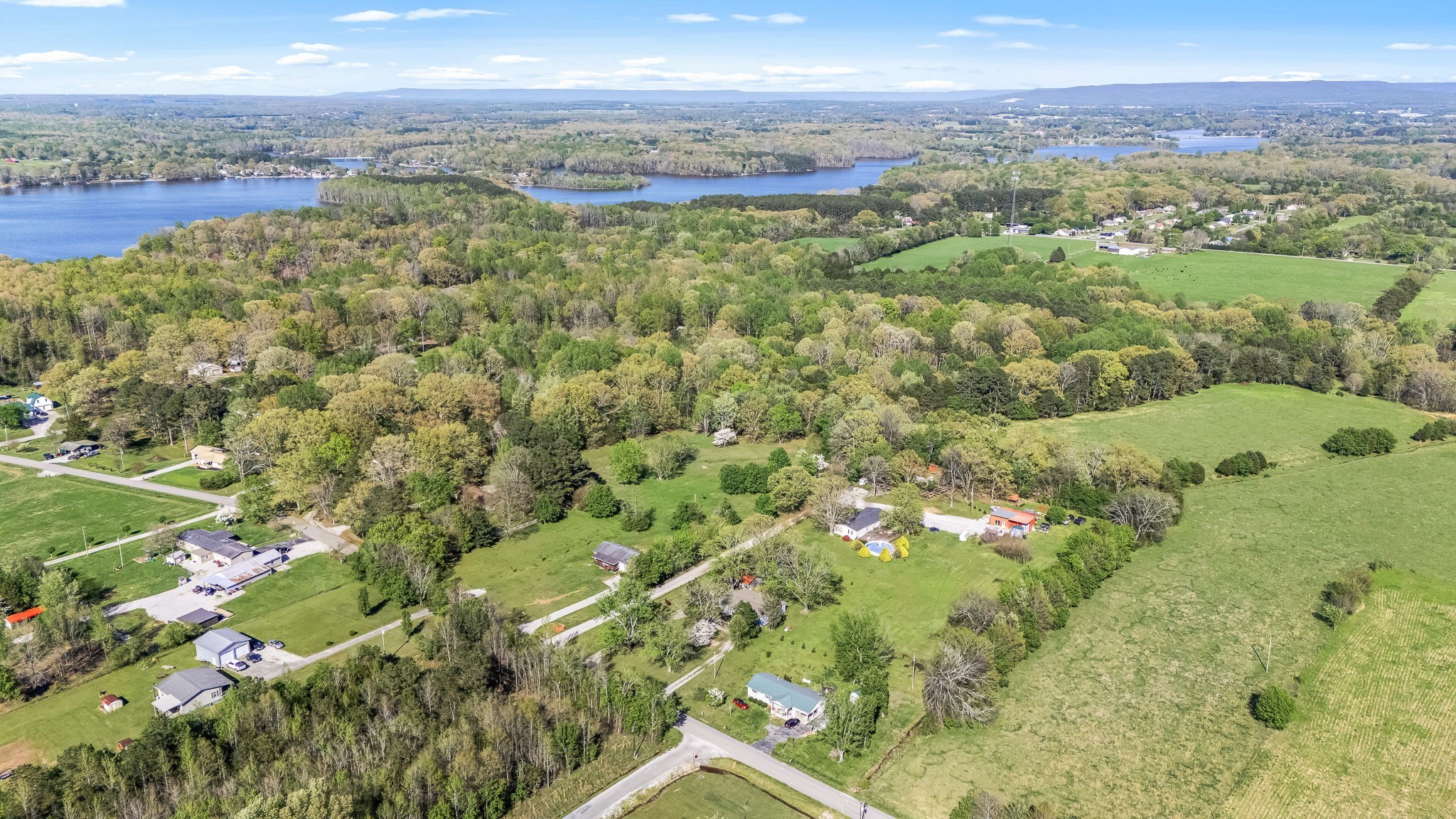 620 Maple Bend Road Winchester, TN 37398 - Photo 39 of 68 a view of a city with an ocean