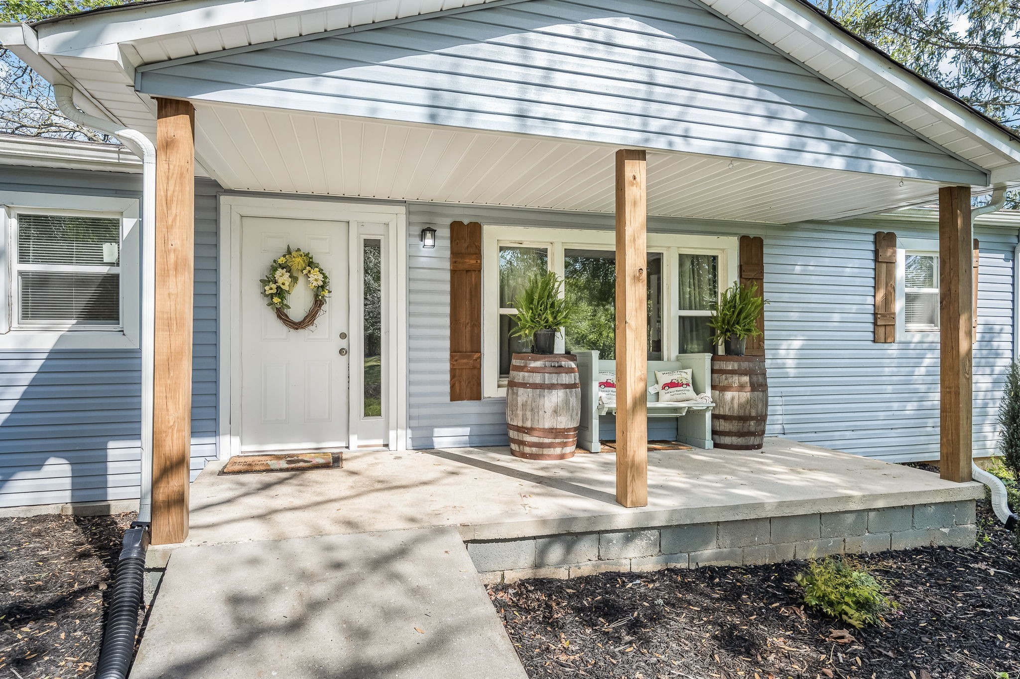 620 Maple Bend Road Winchester, TN 37398 - Photo 4 of 68 a view of a house with door