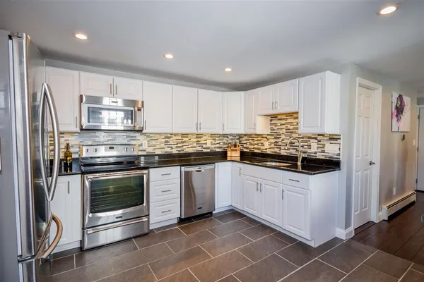 $4,200 | 87 Union Street, Unit 2, Portsmouth, NH 03801