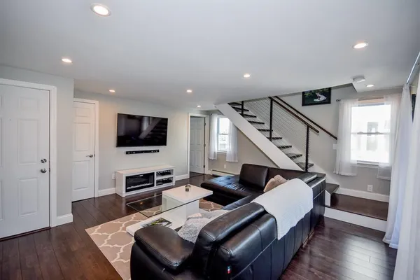 $4,200 | 87 Union Street, Unit 2, Portsmouth, NH 03801