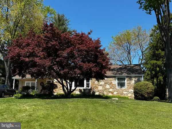 $589,000 | 101 North Hilltop Drive, Southampton, PA 18966