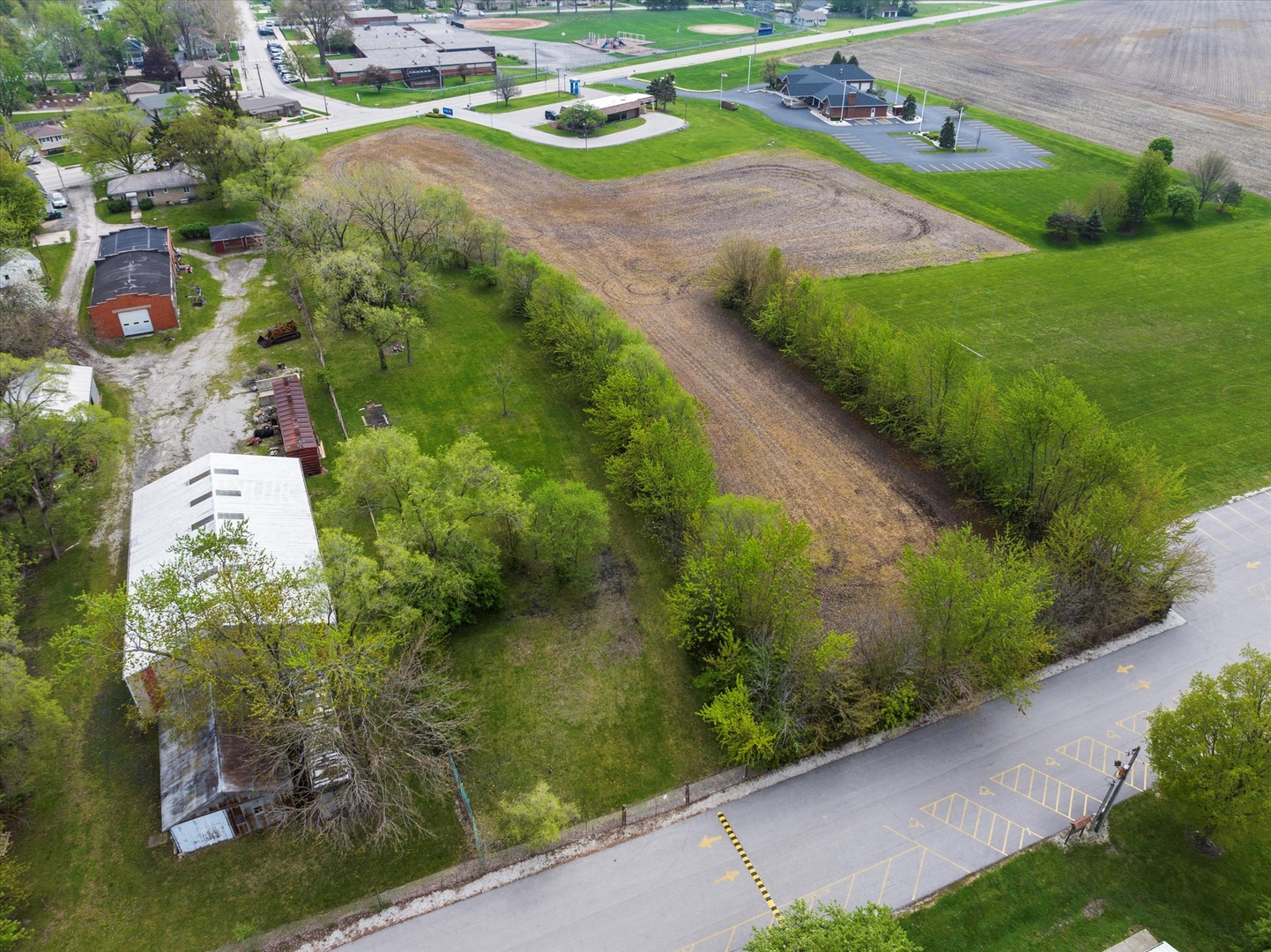 435 South State Street Manhattan, IL 60442 - Photo 2 of 20 a view of a garden with an outdoor space