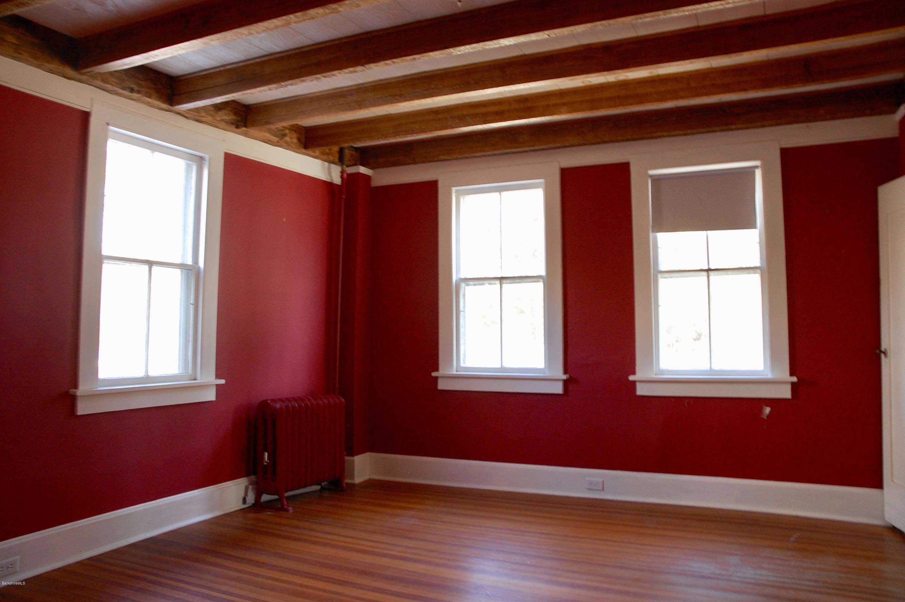 12 A Castle Hill Road Stockbridge, MA 01262 - Photo 5 of 18 Den